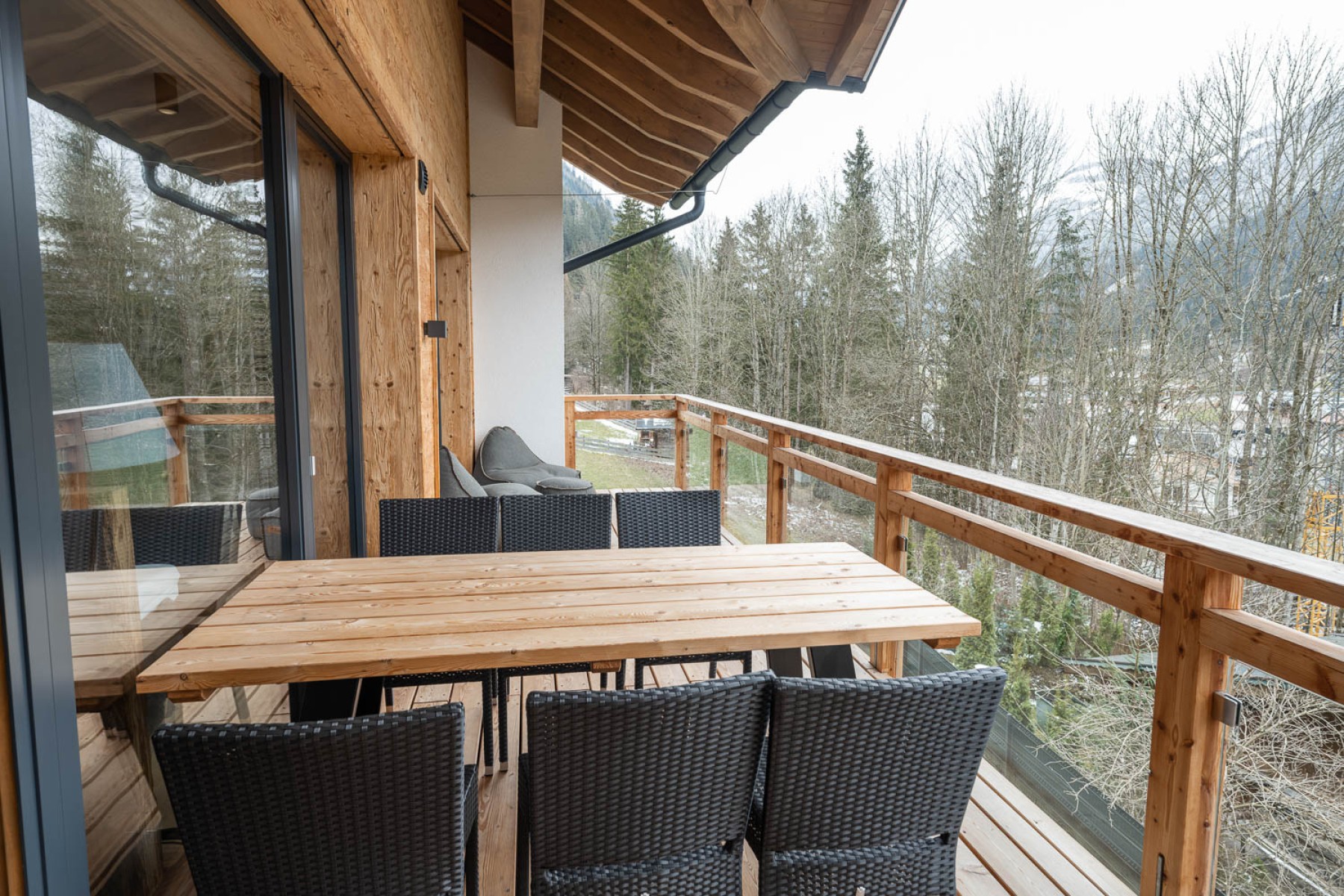 Balkon mit Sitzgelegenheit 