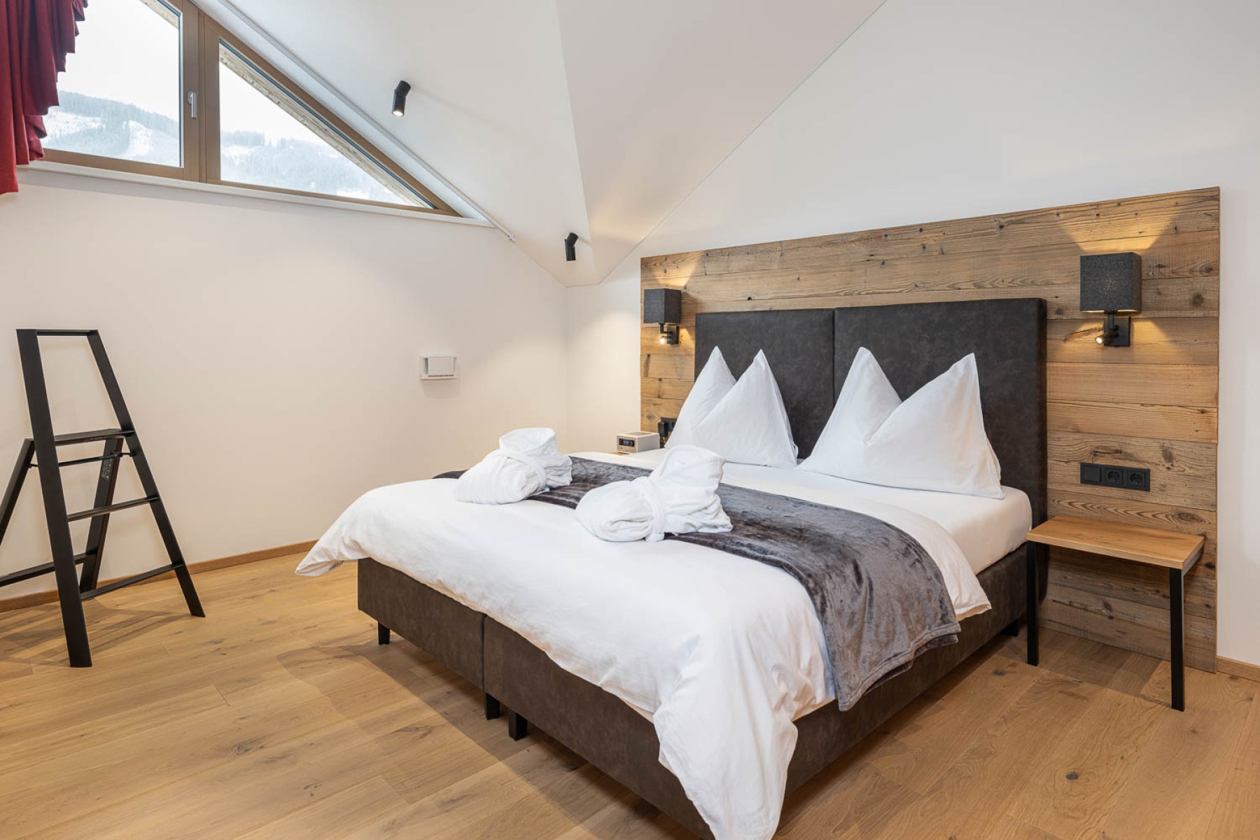 Doppelbett im Appartement Dachstein