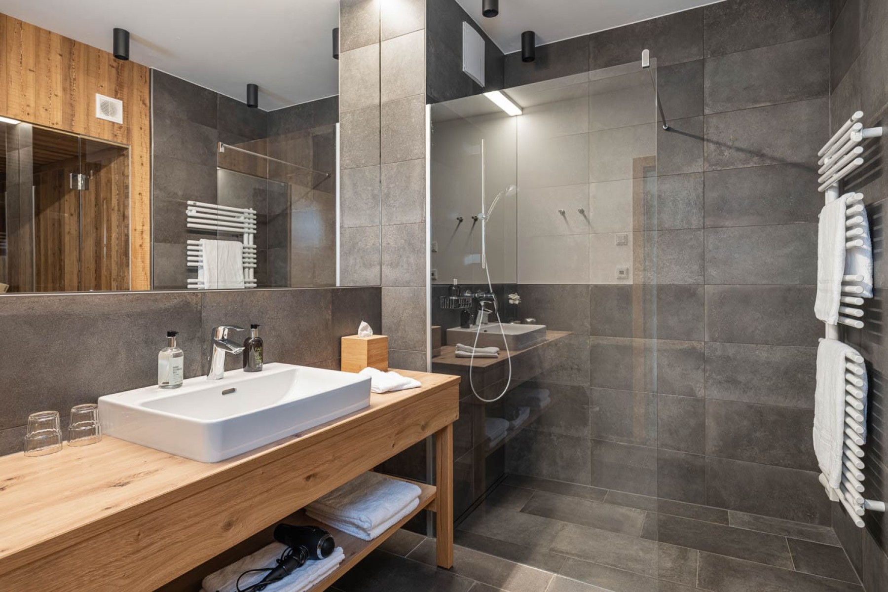 modernes Badezimmer ohne Sauna